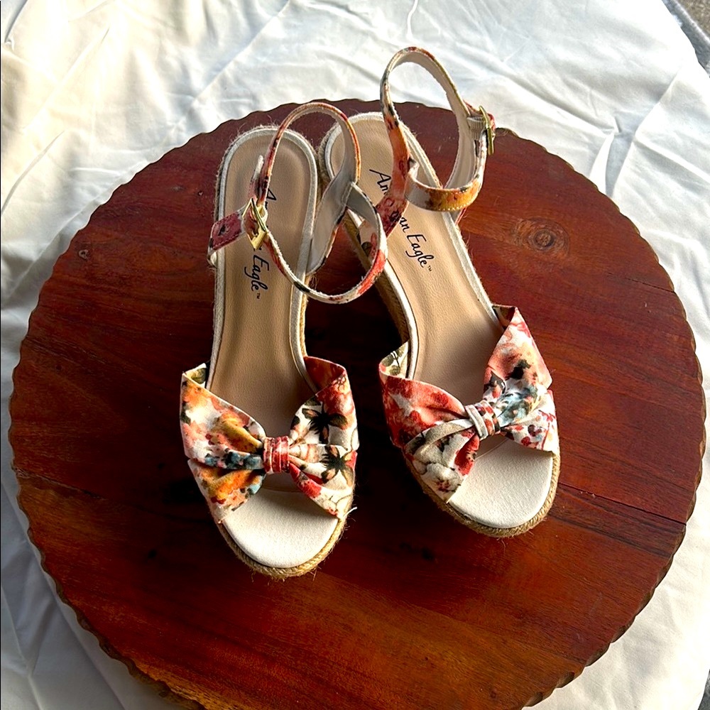 American Eagle Outfitters Floral Bow Sandals